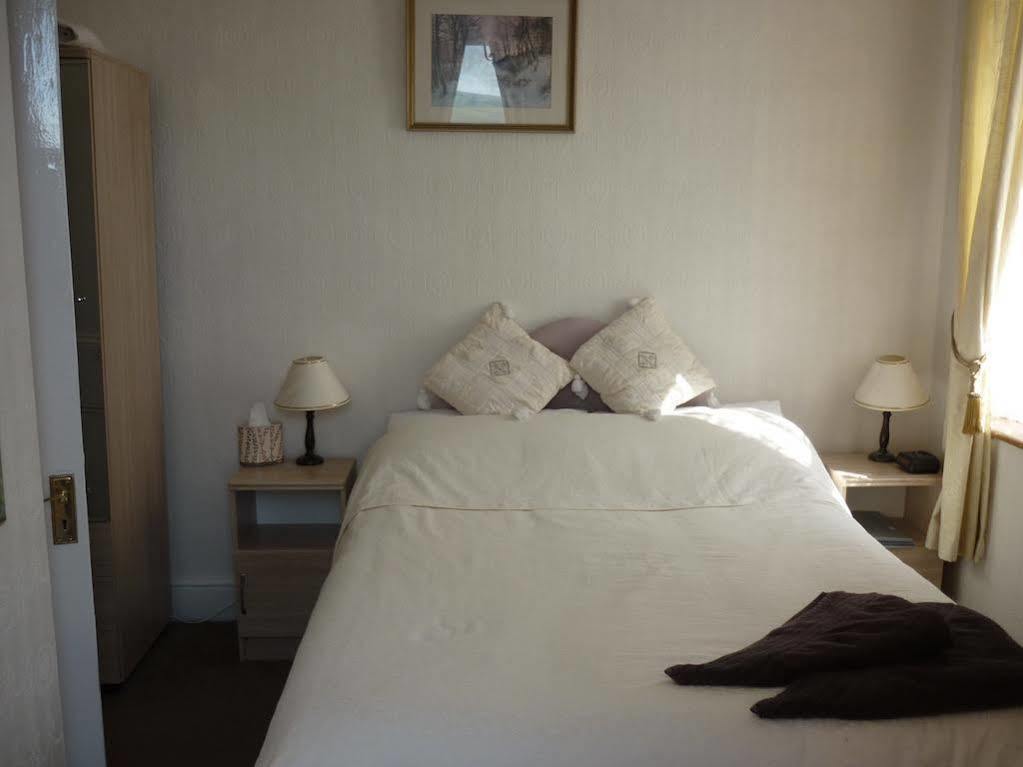 Greylands Guest House Llandrindod Wells Exterior photo