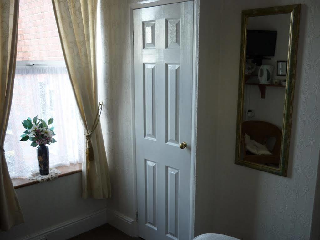 Greylands Guest House Llandrindod Wells Exterior photo